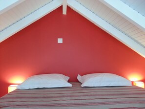 1 bedroom, iron/ironing board, internet, bed sheets