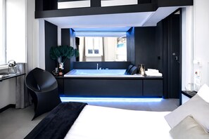 2 Schlafzimmer, Betten mit Memory-Foam-Matratzen, Schreibtisch