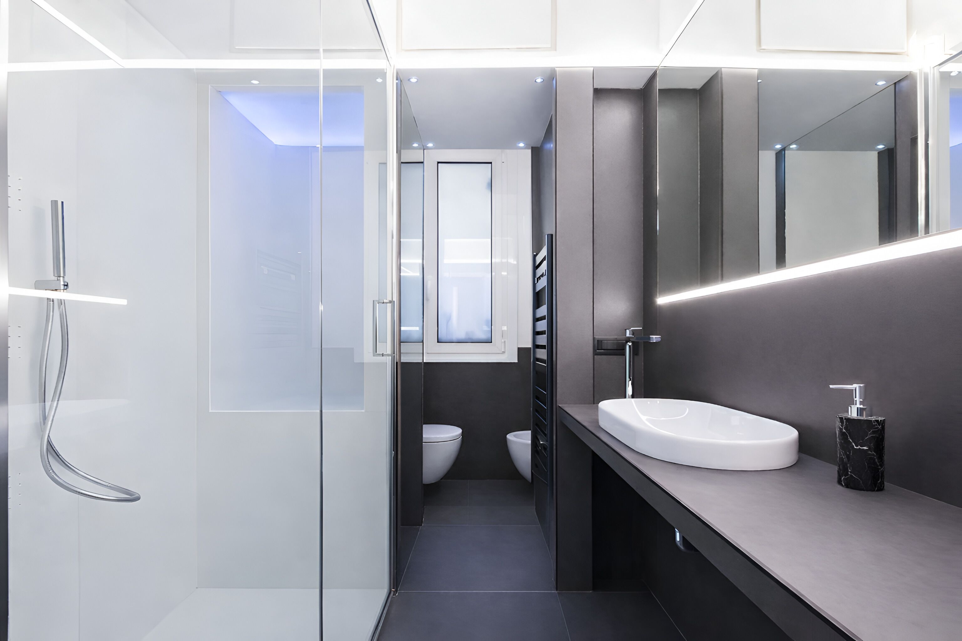 Doccia, vasca idromassaggio, asciugacapelli, bidet