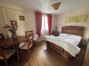 6 Schlafzimmer, Bügeleisen/Bügelbrett, kostenloses WLAN, Bettwäsche