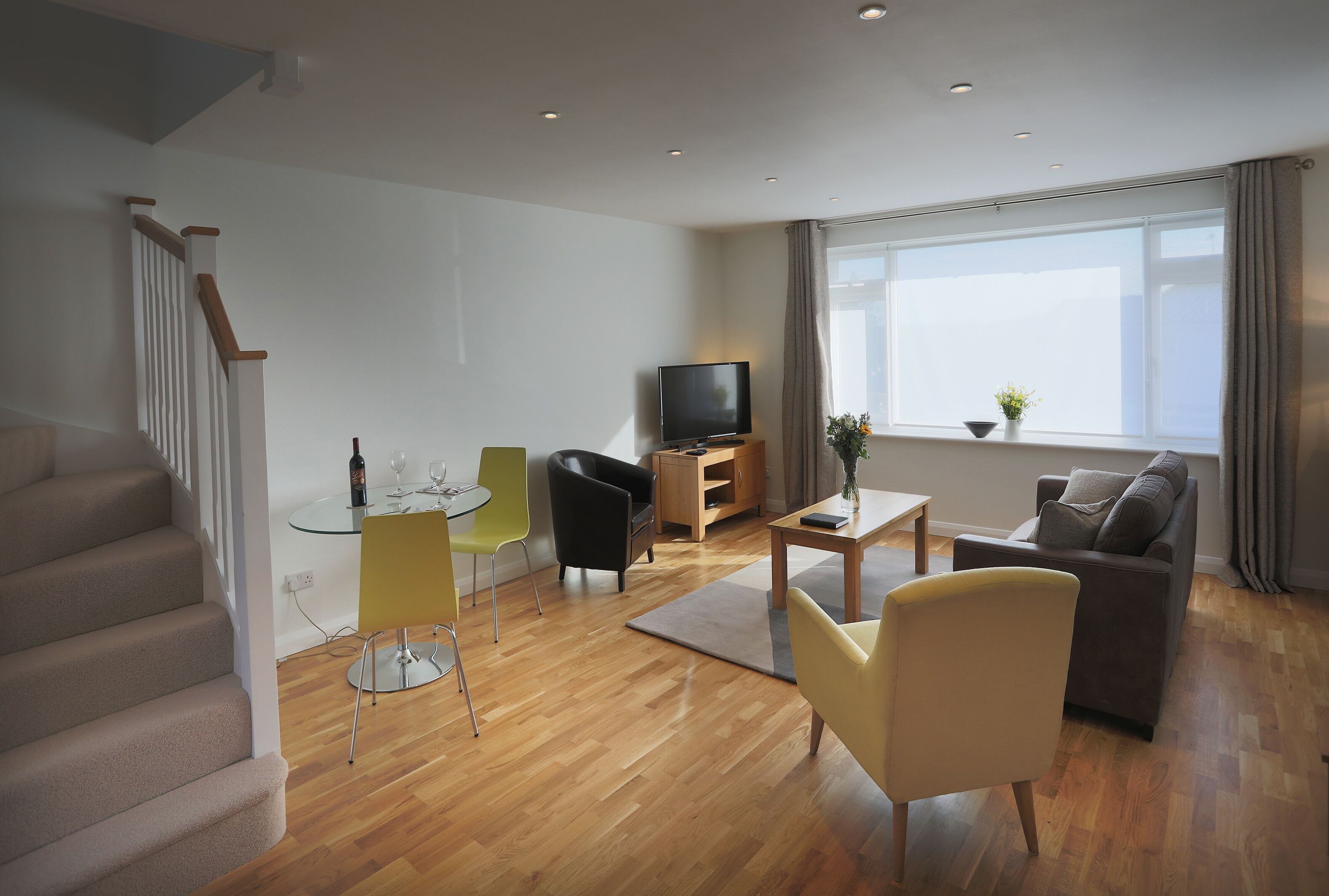 New purpose built, comfortable, one bed apartment walking distance of Marlow