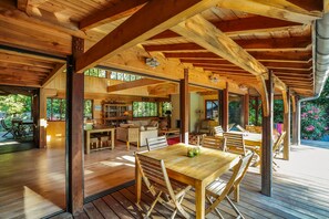 Outdoor dining - Charming house in Cap Ferret with private pool in a haven of peace (Lège-Cap-Ferret)
