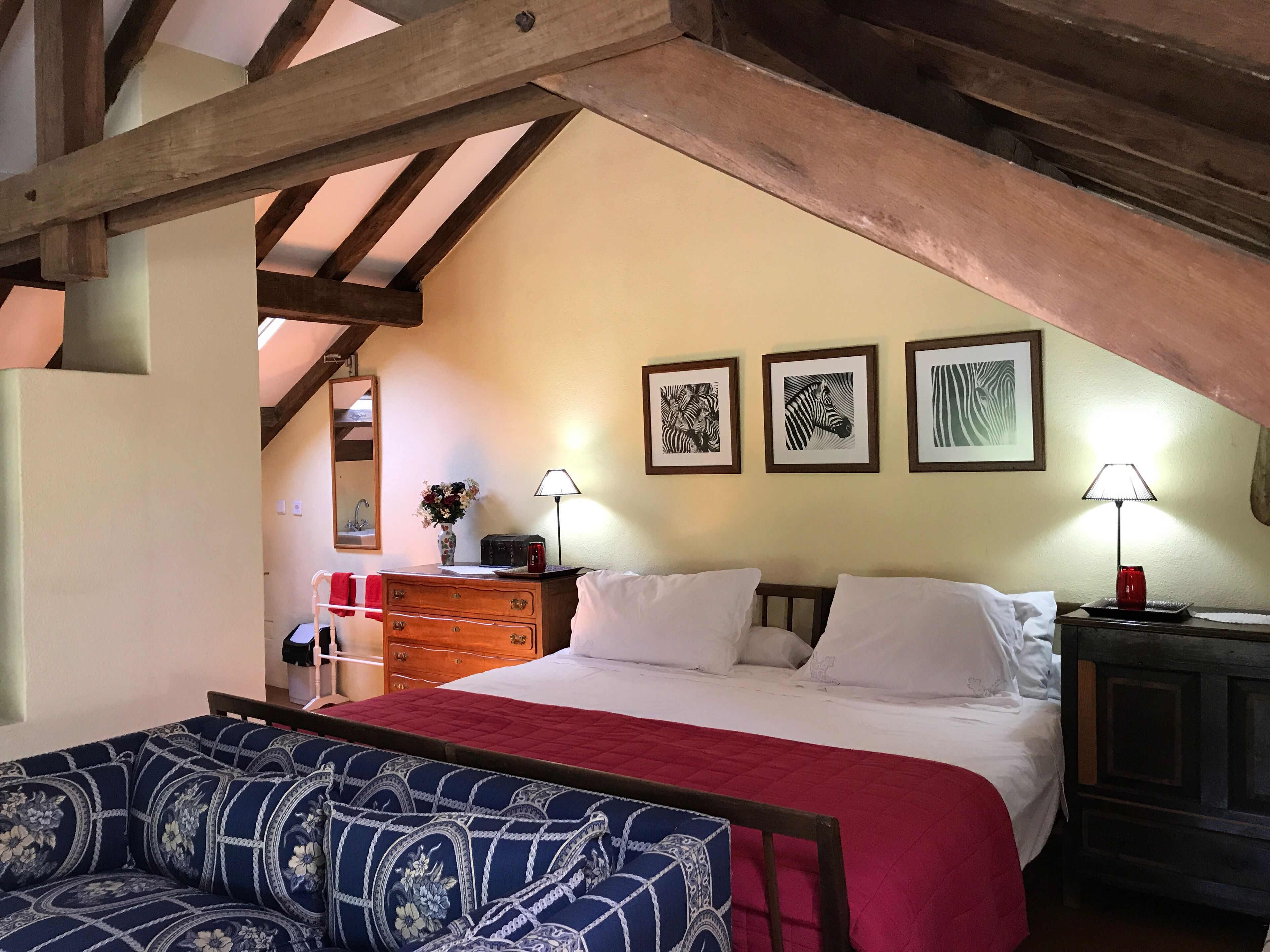 Riverside Accommodation with Pool. <br>