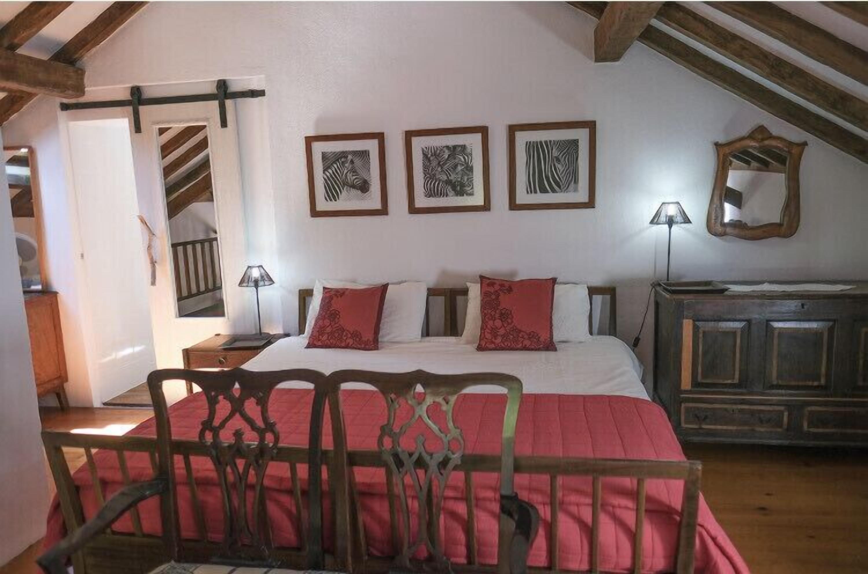 Riverside Accommodation with Pool. <br>