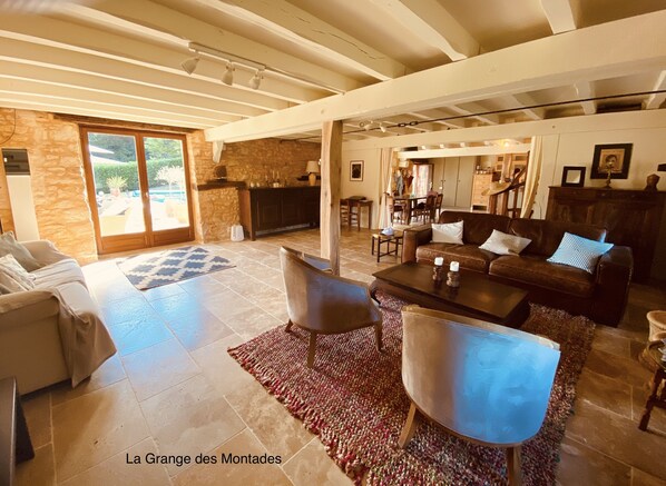 TV, fireplace, DVD player, books