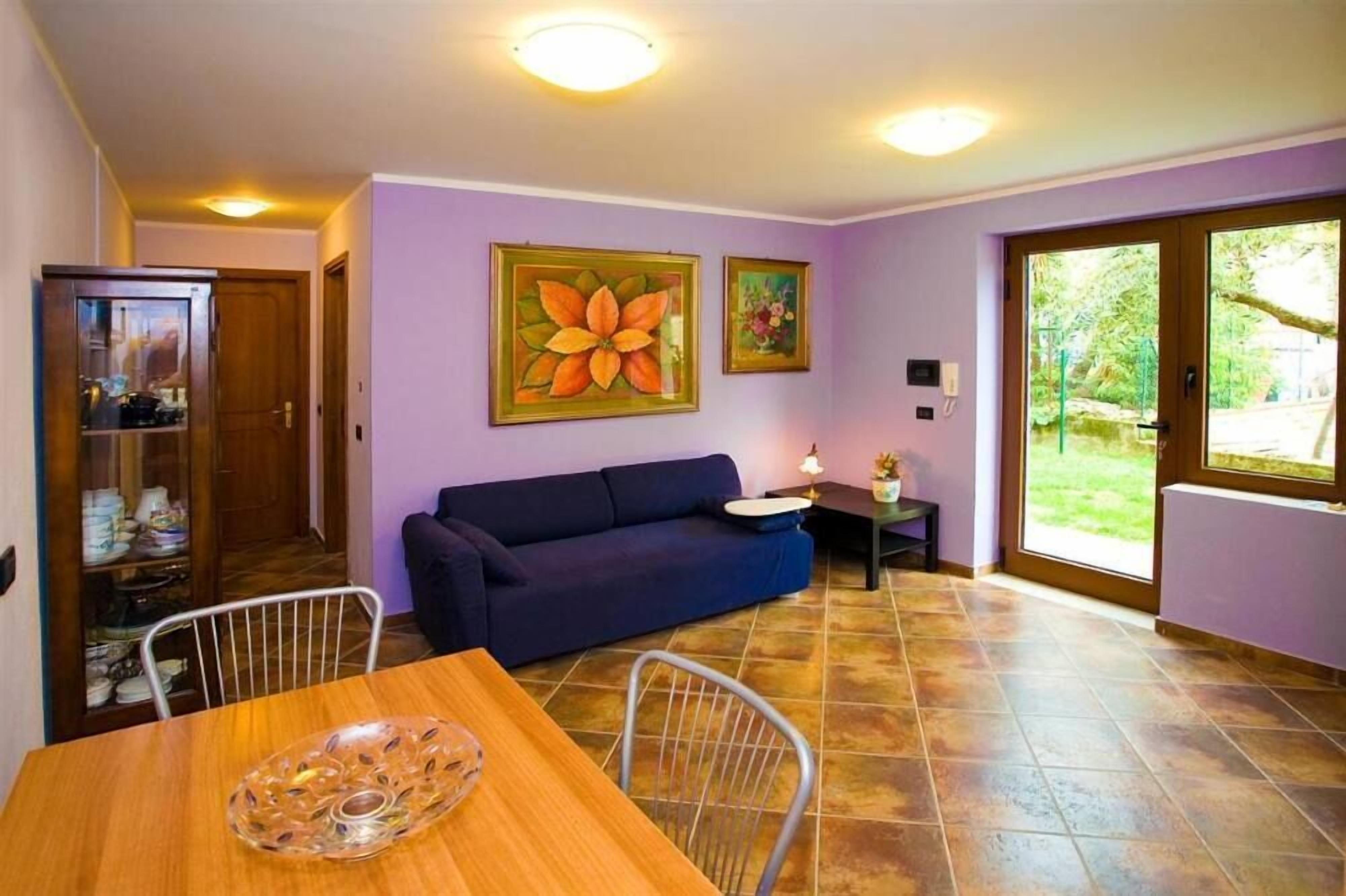 Apartment with garden, air conditioning & parking 200 meters from the beach 
