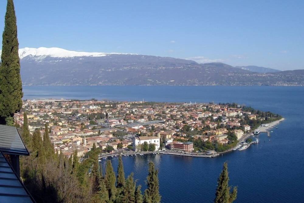 Apartment with garden, air conditioning & parking 200 meters from the beach