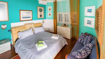 8 Schlafzimmer, Schreibtisch, BĂŒgeleisen/BĂŒgelbrett, Reisekinderbett