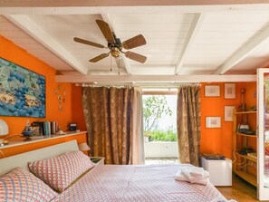8 bedrooms, desk, iron/ironing board, travel cot