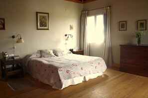 5 Schlafzimmer, Schreibtisch, Bügeleisen/Bügelbrett, kostenloses WLAN