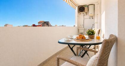 Apartment mit Blick auf das Meer, Klimaanlage, WIFI und 150m Strand