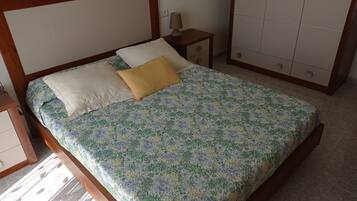 1 dormitorio, tabla de planchar con plancha, wifi gratis y ropa de cama
