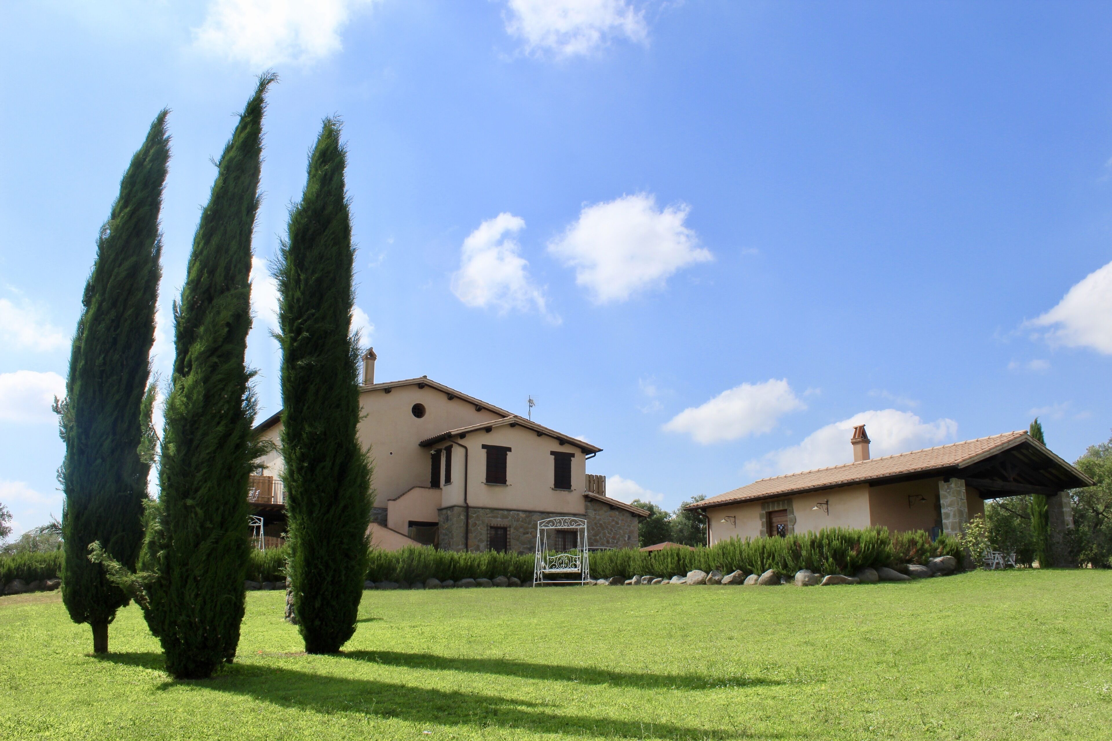 Corte degli Ulivi, 13 rooms plus, farmhouse and outbuilding, ideal for groups.