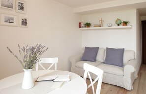 Interior - THE RIVERSIDE SUITE and POOL near VENICE (Mira)