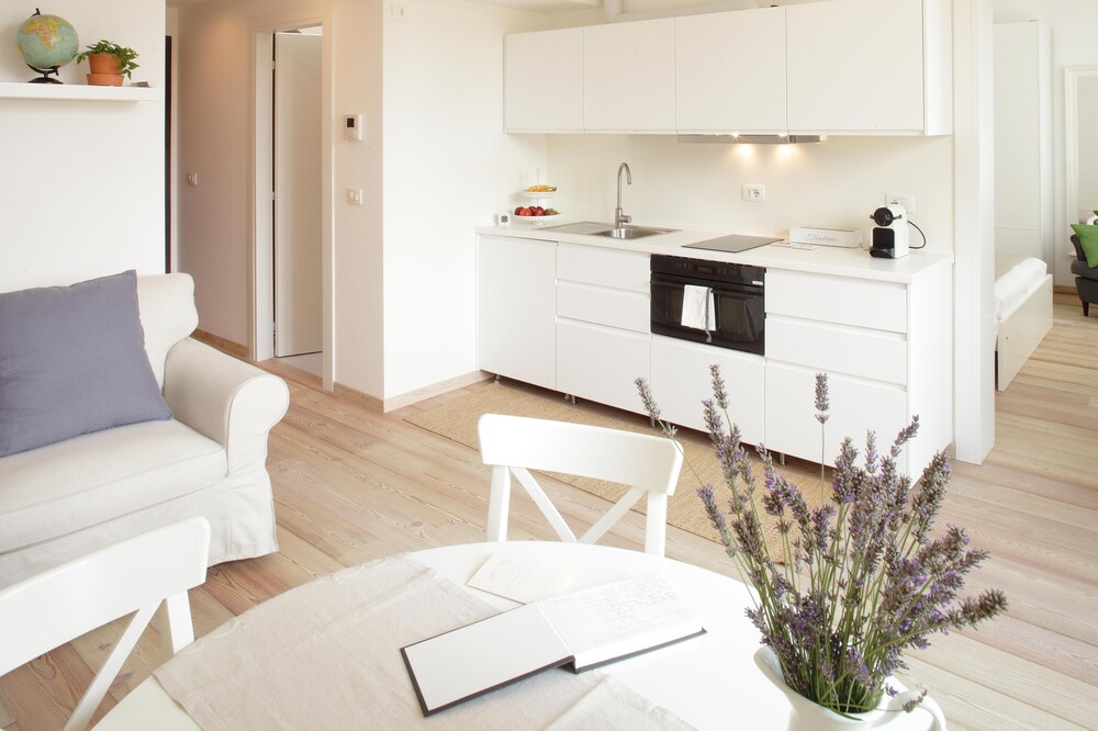 THE RIVERSIDE SUITE and POOL near VENICE