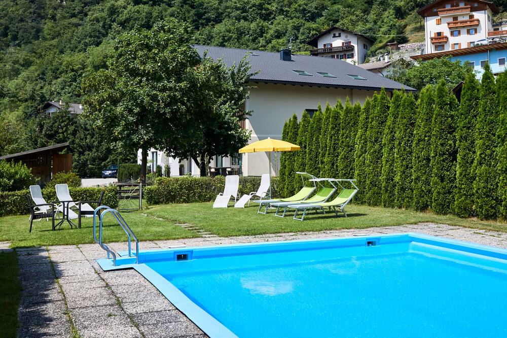 Laitacherhof: New apartment with sauna and pool in Klausen