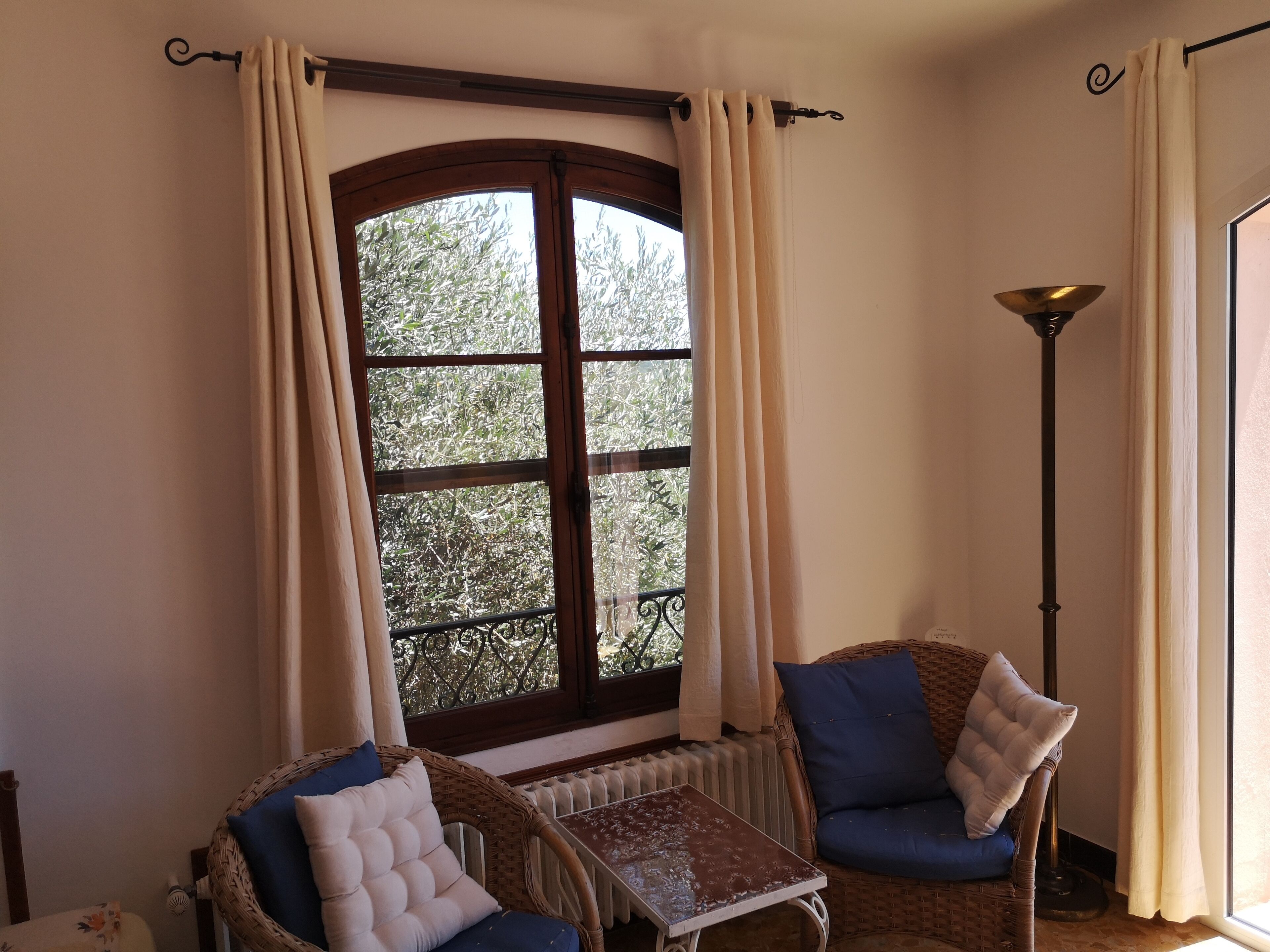 Holiday apartment in an olive grove, idyllic location with pool, near Cannes