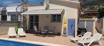 Cozy property  with private pool in a quiet residential area 