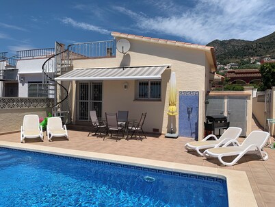 Cozy property  with private pool in a quiet residential area 