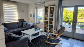 Smart-TV, DVD-Player, Bücher, Videothek