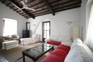 TV, fireplace, DVD player, stereo - Campo Al Pero - Very cozy, antique stone house with pool to relax and unwind (Giuncarico)