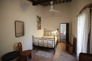 4 bedrooms, WiFi - Campo Al Pero - Very cozy, antique stone house with pool to relax and unwind (Giuncarico)