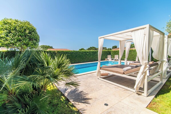 Ulkouima-allas, lämmitetty uima-allas