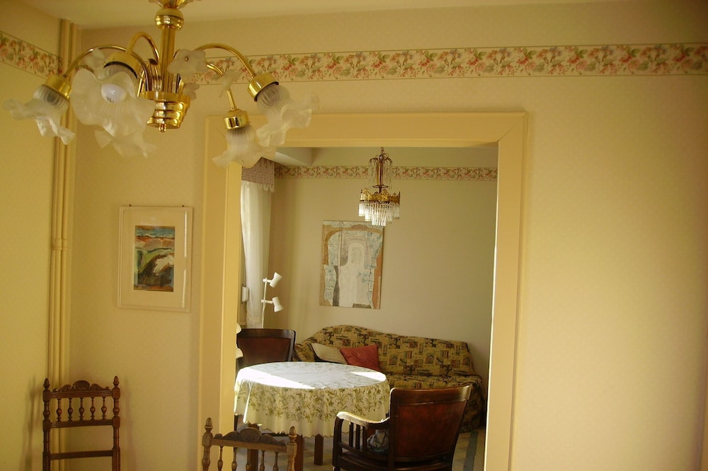Lovely furnished apartment in a massive Vosges house