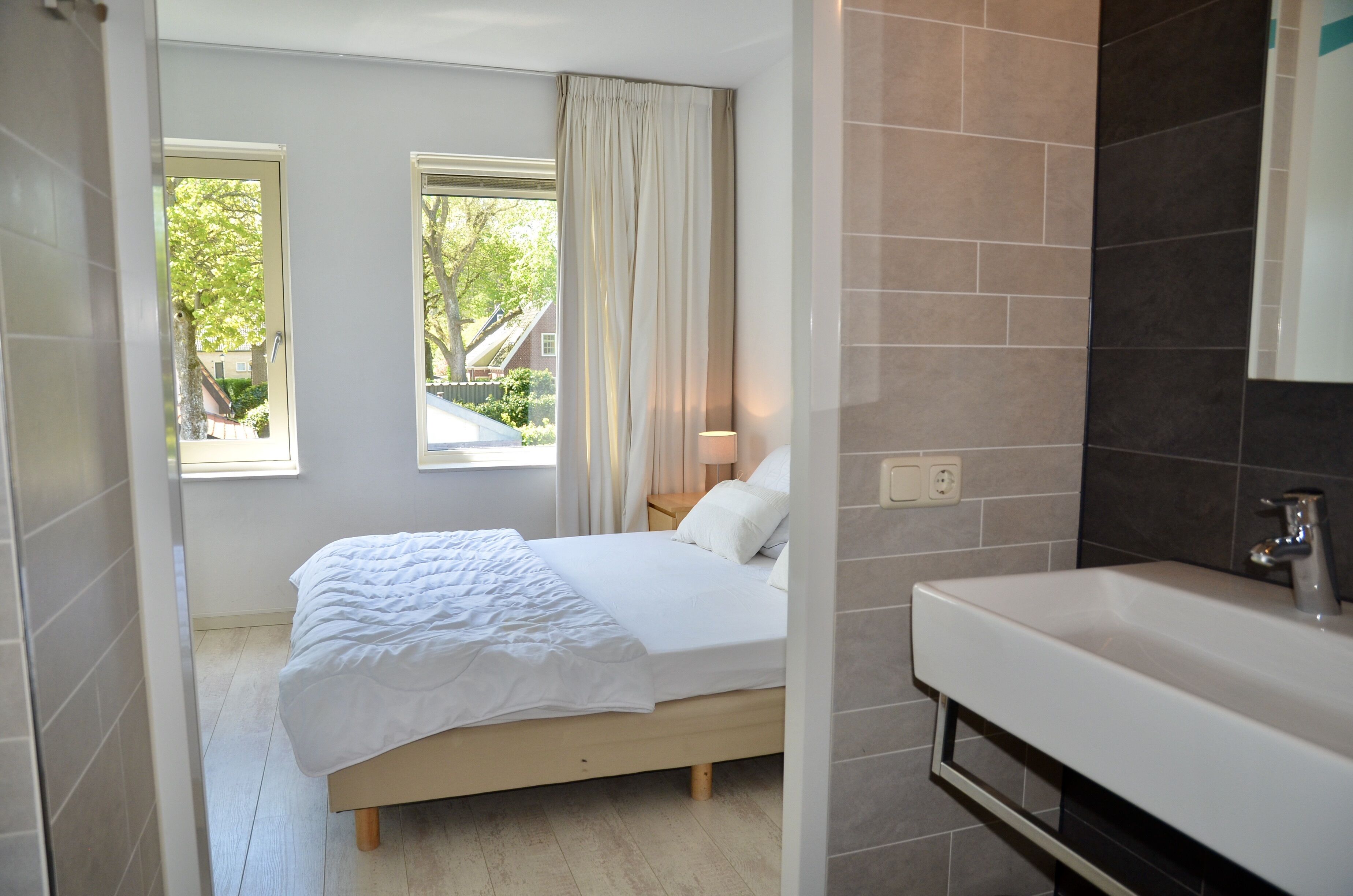 Schlafzimmer 1