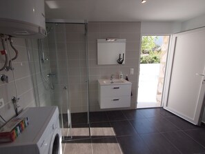 Shower, hair dryer, towels, soap - Modern villa in prime location with fantastic views and sunsets (Dénia)