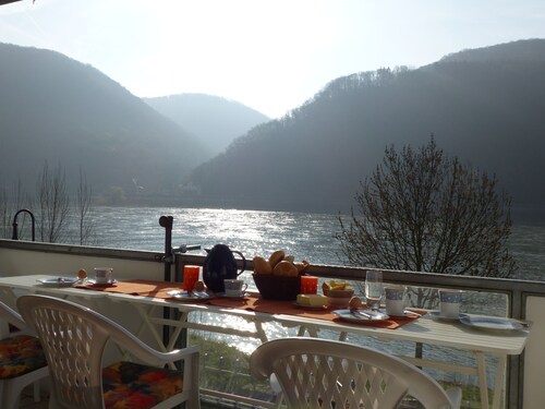 Stylish holiday home right on the Rhine with a dream view