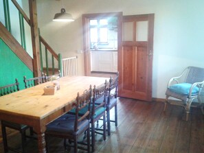 Dining - Uckermark old farmhouse with large wild garden (Templin)