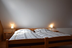 3 slaapkamers, een strijkplank/strijkijzer, reisbedje, wifi