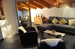 TV, fireplace, DVD player, stereo