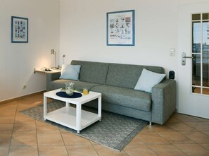 TV, livros, aparelho de som