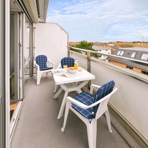 Moderne, komfortable, zentral, strandnah gelegene FeWo mit Meerblick, 4  Pers.