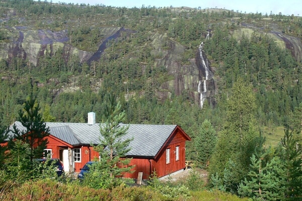 Blick auf die Norgehytte, im Hintergrund das  Havrefjell