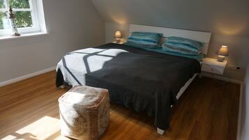 2 bedrooms, iron/ironing board, travel cot, free WiFi