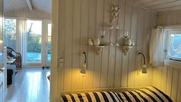 4 slaapkamers, een strijkplank/strijkijzer, reisbedje, wifi