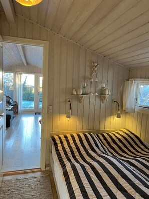 4 bedrooms, iron/ironing board, travel crib, WiFi