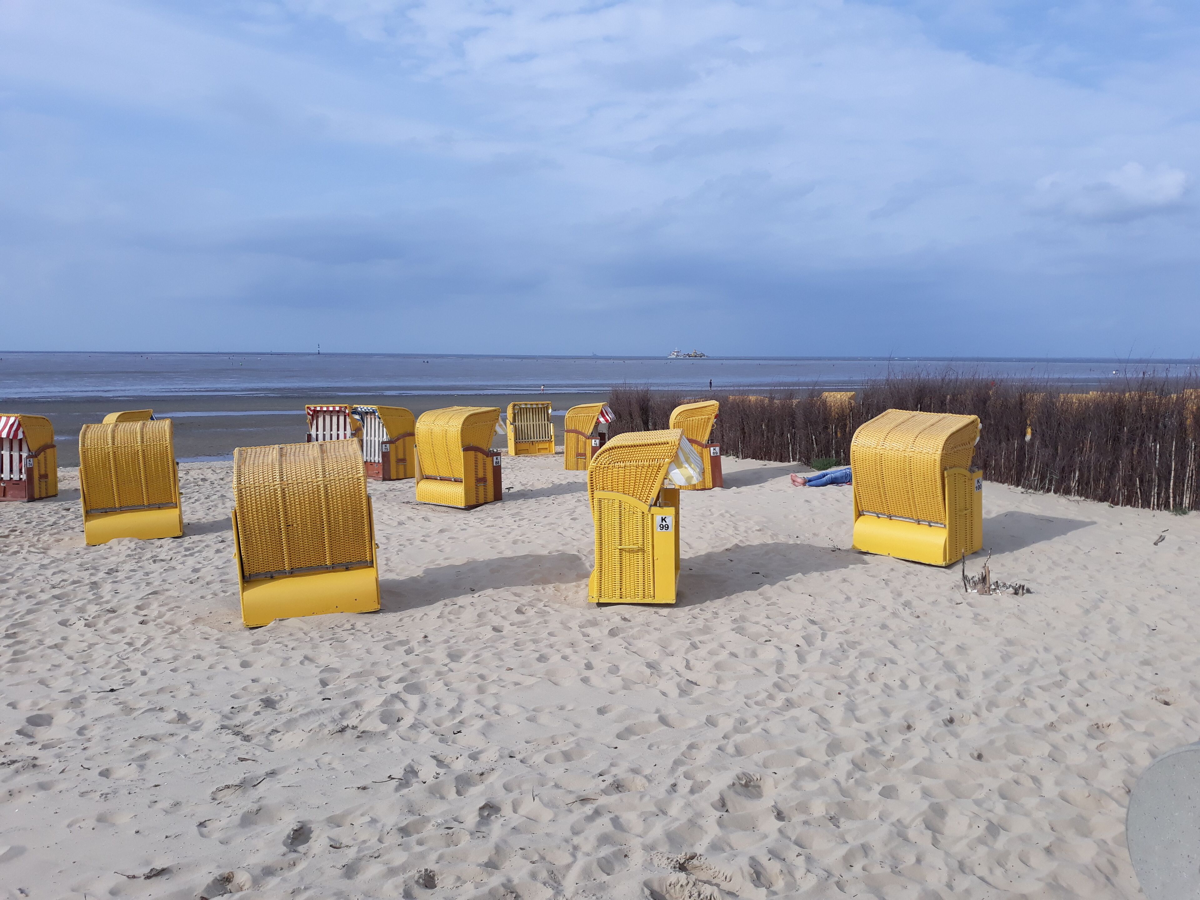 In Strandnähe, Liegestühle