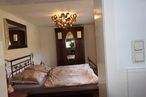 6 bedrooms, free WiFi, bed sheets