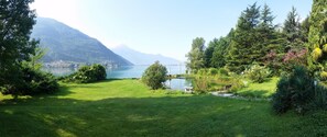Property grounds - Lakefront Villa, in its own 5 acre parc at the lake, private sandy beach (Novate Mezzola)