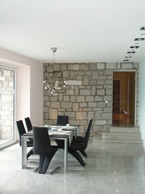 Dining - Lakefront Villa, in its own 5 acre parc at the lake, private sandy beach (Novate Mezzola)