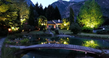 Traumhafte Villa mit großem Privatpark, direkt am See mit eigenem Privatstrand.