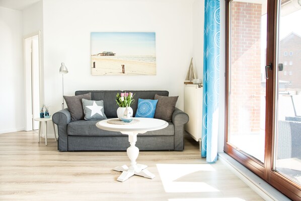 TV, DVD player, books, stereo