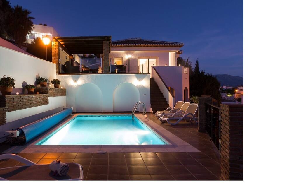 Villa with fantastic sea view + Salobrena, 4 bedrooms, 3 bathrooms, beheizb. pool