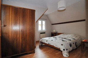 3 slaapkamers, een bureau, geluiddichte muren