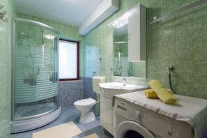 Shower, hair dryer, towels - One bedroom apartment Josef with beautiful private garden in Funtana (Funtana)