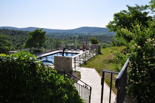 South Ardèche Cottage 4 * for 12 people on independent plot of 20 000m²